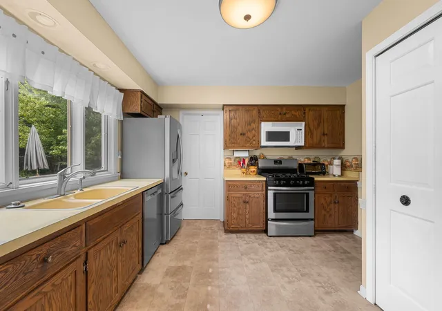 Photo 4 of Single family home for sale at 1303 W Crooked Willow Ln, Palatine, IL 60067 | MLS# 12755216 | Listing updated on 2026-09-24