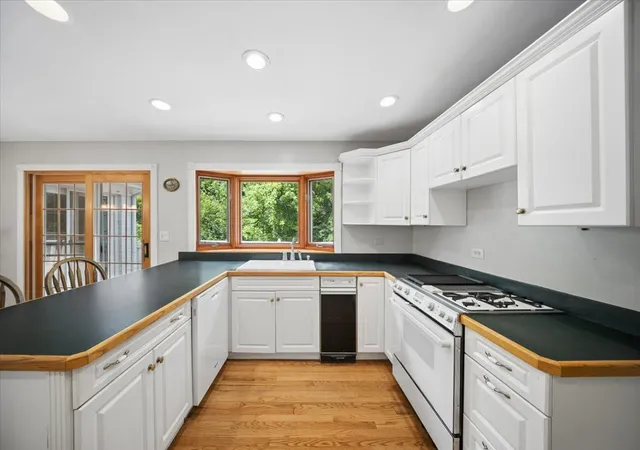 Photo 4 of Single family home for sale at 132 Wagon Wheel Ln, Barrington, IL 60010 | MLS# 12755217 | Listing updated on 2026-09-13