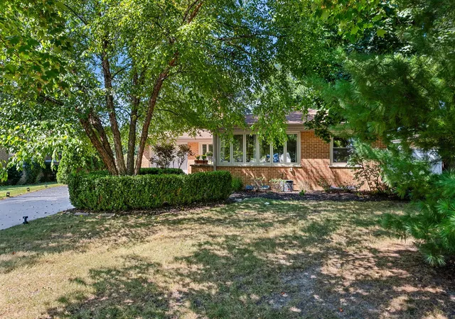 Photo 1 of Single family home for sale at 1446 Huntington Dr, Glenview, IL 60025 | MLS# 12755223 | Listing updated on 2026-09-18