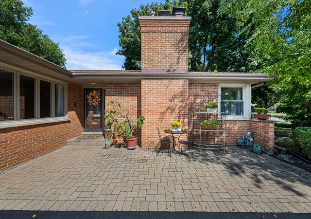 Photo 3 of Single family home for sale at 1446 Huntington Dr, Glenview, IL 60025 | MLS# 12755223 | Listing updated on 2026-09-18