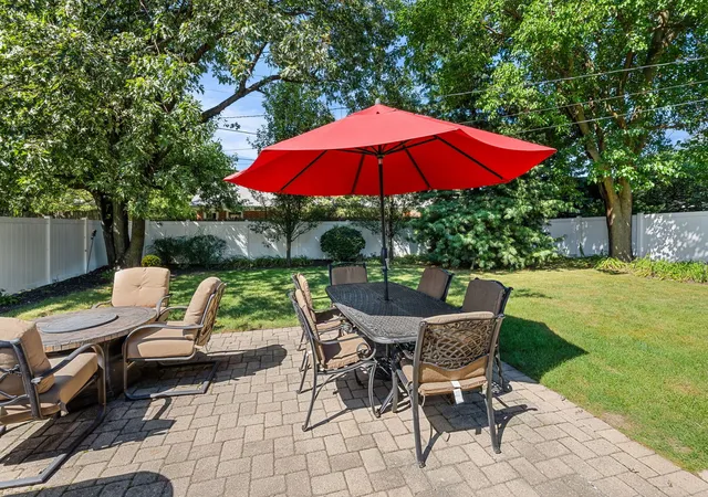 Photo 4 of Single family home for sale at 1446 Huntington Dr, Glenview, IL 60025 | MLS# 12755223 | Listing updated on 2026-09-18
