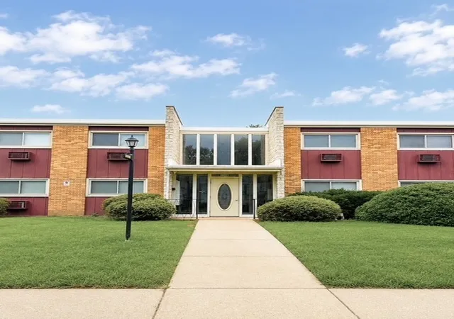 Photo 1 of Condo for sale at 120a Collen Dr #123, Lombard, IL 60148 | MLS# 12755242 | Listing updated on 2026-09-12