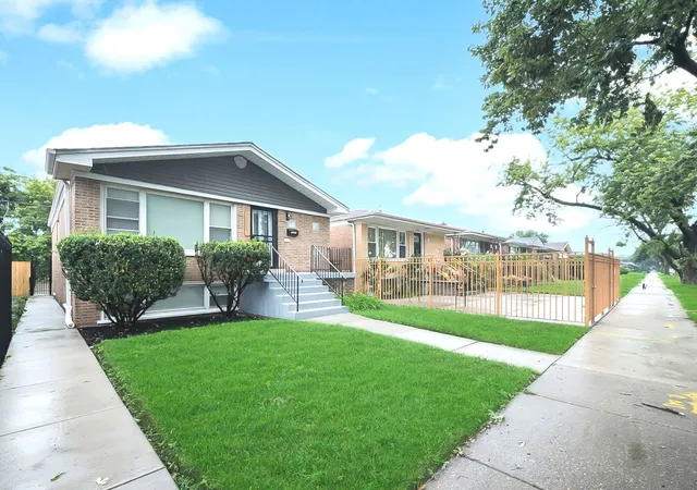 Photo 3 of Single family home for sale at 6525 S Bell Ave, Chicago, IL 60636 | MLS# 12755243 | Listing updated on 2026-09-15