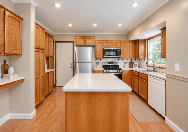 Photo 2 of Single family home for sale at 5112 W Greenbrier Dr, Mc Henry, IL 60050 | MLS# 12755253 | Listing updated on 2026-09-25