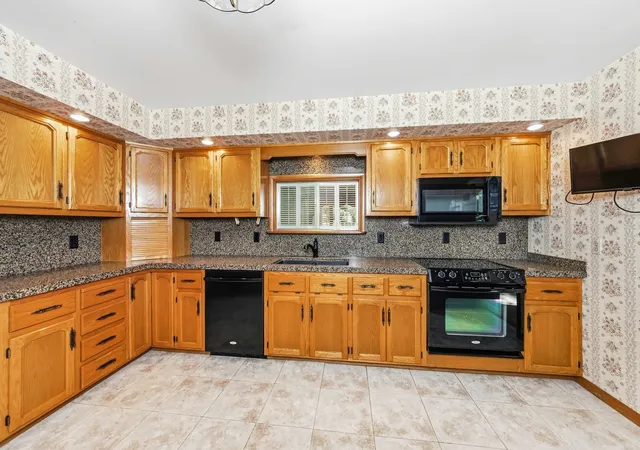 Photo 2 of Single family home for sale at 641 W 6th Street, Minonk, IL 61760 | MLS# 12755255 | Listing updated on 2026-09-28