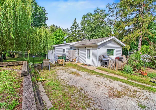 Photo 1 of Single family home for sale at 6n872 Fox River Ave, St. Charles, IL 60174 | MLS# 12755258 | Listing updated on 2026-09-22