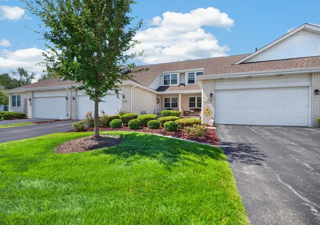 Photo 3 of Townhouse for sale at 15734 Centennial Dr, Orland Park, IL 60462 | MLS# 12755271 | Listing updated on 2026-09-18
