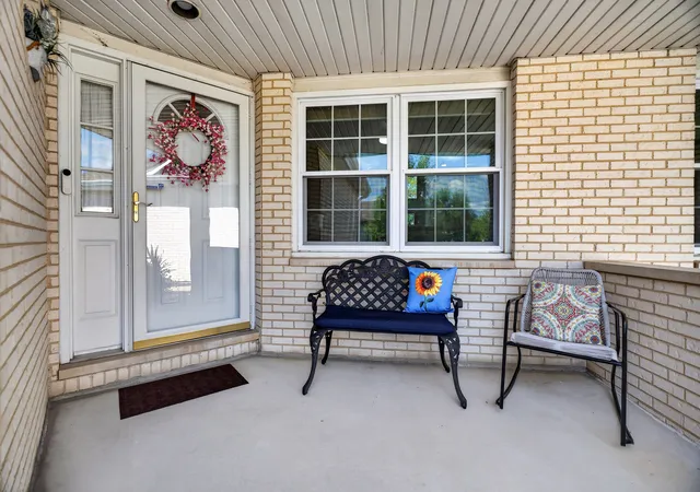 Photo 4 of Townhouse for sale at 15734 Centennial Dr, Orland Park, IL 60462 | MLS# 12755271 | Listing updated on 2026-09-18