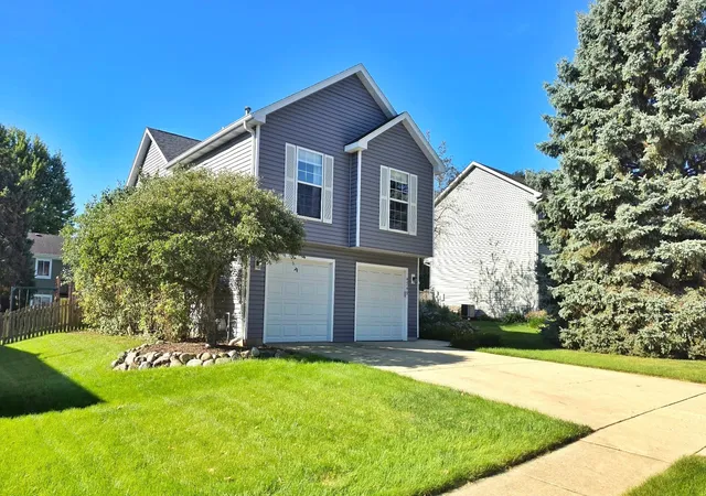 Photo 2 of Single family home for sale at 4749 Oregon Trl, Mc Henry, IL 60050 | MLS# 12755284 | Listing updated on 2026-09-28