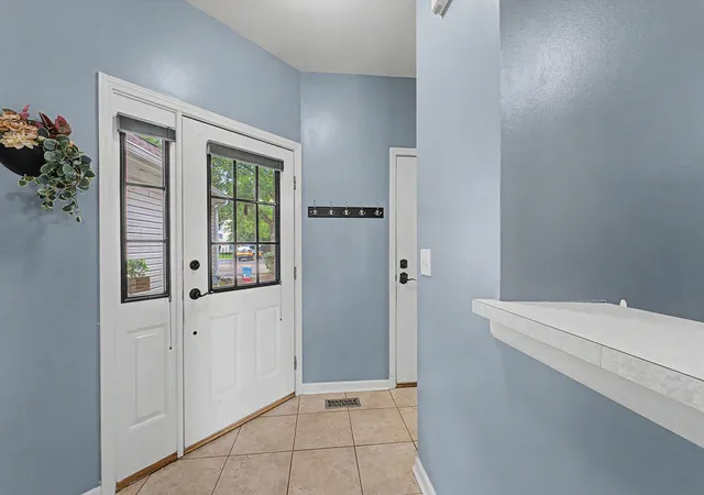 Photo 2 of Townhouse for sale at 189 Polaris Dr, Lake In The Hills, IL 60156 | MLS# 12755294 | Listing updated on 2026-09-13