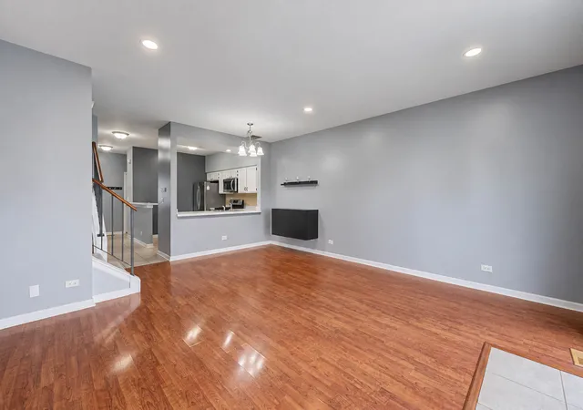 Photo 4 of Townhouse for sale at 189 Polaris Dr, Lake In The Hills, IL 60156 | MLS# 12755294 | Listing updated on 2026-09-13