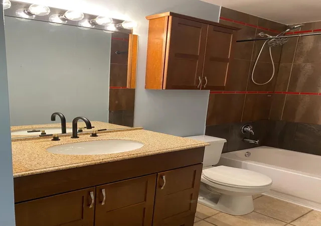 Listing Photo 2 - Condo for sale in building located at 5813 Oakwood Dr, Lisle, IL 60532 - Unit #D
