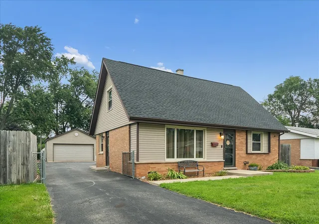 Photo 2 of Single family home for sale at 5230 Pleasant Ln, Crestwood, IL 60418 | MLS# 12755299 | Listing updated on 2026-09-15