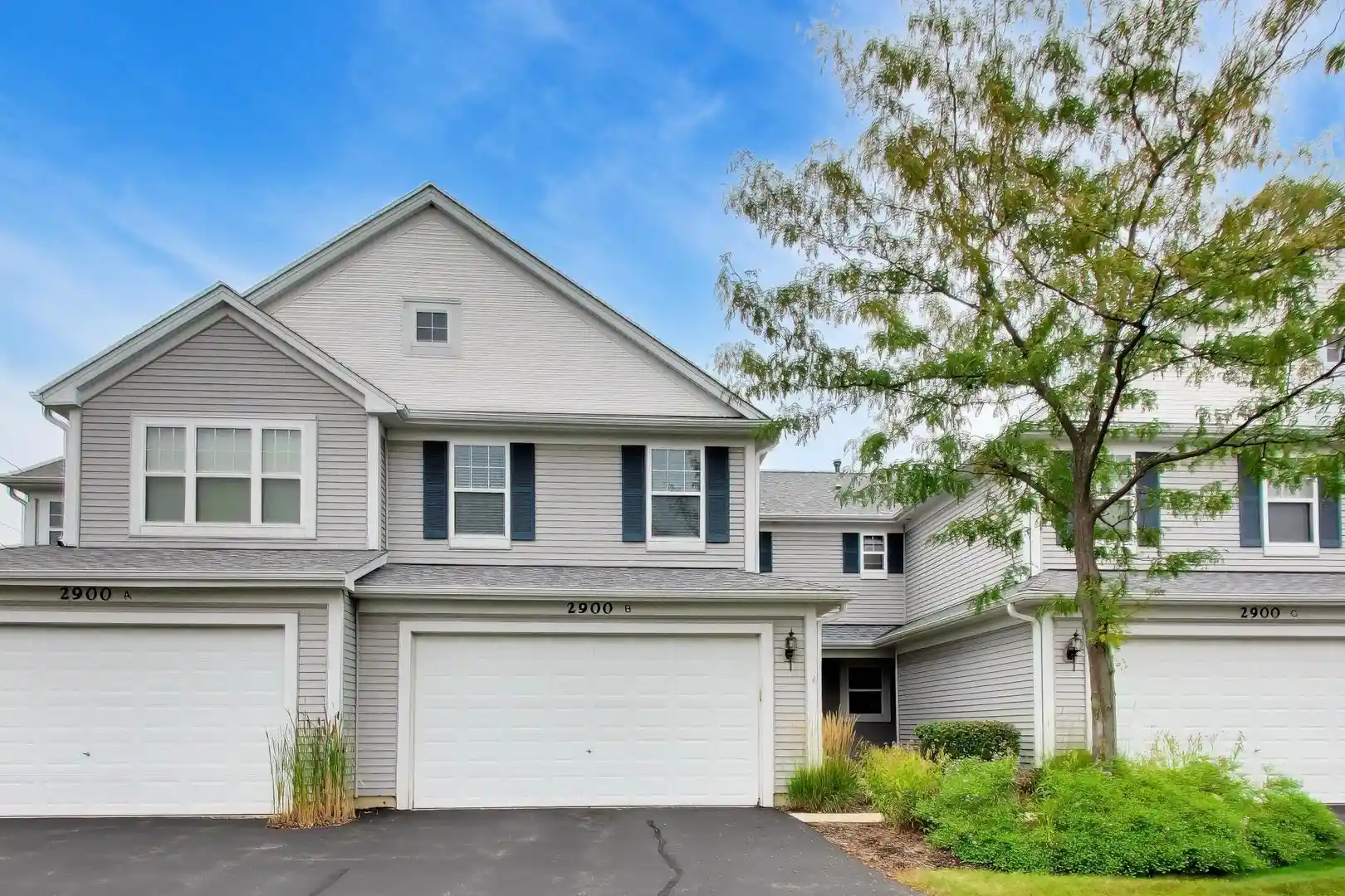 Listing Photo 1 - Condo for sale in 2900 Glacier Wy located at 2900 Glacier Wy, Wauconda, IL 60084 - Unit 2900 Glacier Way