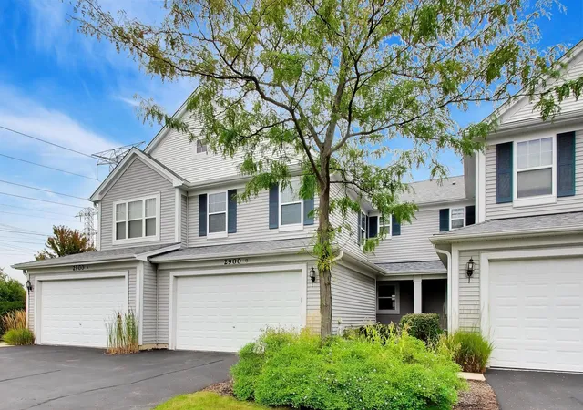 Photo 2 of Townhouse for sale at 2900 Glacier Way #B, Wauconda, IL 60084 | MLS# 12755306 | Listing updated on 2026-10-07