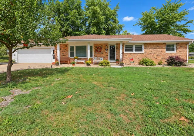 Photo 1 of Single family home for sale at 210 E Overton St, Tuscola, IL 61953 | MLS# 12755308 | Listing updated on 2026-10-01