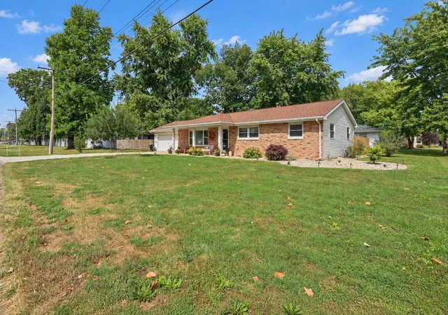 Photo 2 of Single family home for sale at 210 E Overton St, Tuscola, IL 61953 | MLS# 12755308 | Listing updated on 2026-10-01