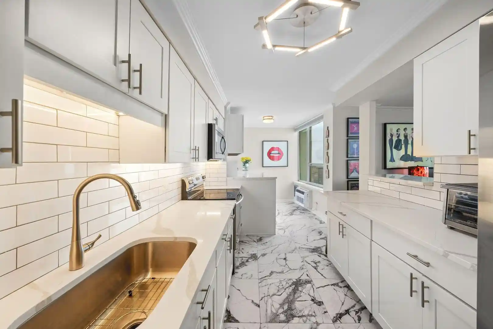 Listing Photo 2 - Condo for sale in 940 W Glenlake Ave located at 940 W Glenlake Ave, Chicago, IL 60660 - Unit #34D