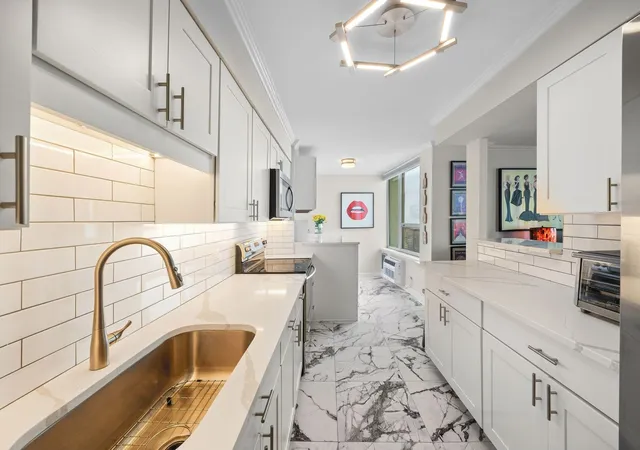 Photo 2 of Condo for sale at 940 W Glenlake Ave #34D, Chicago, IL 60660 | MLS# 12755317 | Listing updated on 2026-10-01