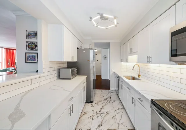 Photo 3 of Condo for sale at 940 W Glenlake Ave #34D, Chicago, IL 60660 | MLS# 12755317 | Listing updated on 2026-10-01