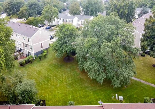 Photo 3 of Townhouse for sale at 2141 Greystone Pl, Hoffman Estates, IL 60169 | MLS# 12755345 | Listing updated on 2026-10-07