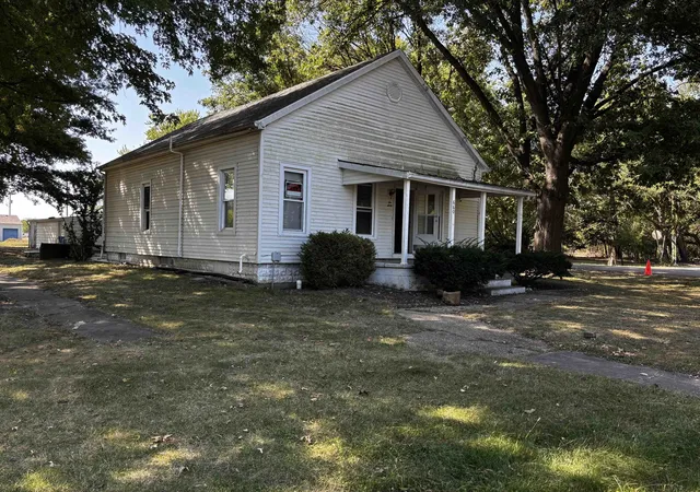 Photo 1 of Single family home for sale at 660 W Jackson St, Virden, IL 62690 | MLS# 12755349 | Listing updated on 2026-09-21