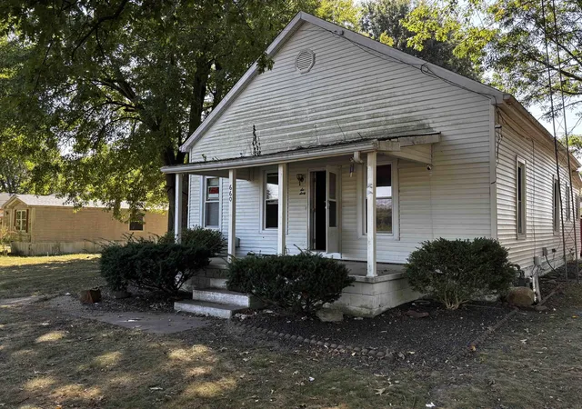 Photo 3 of Single family home for sale at 660 W Jackson St, Virden, IL 62690 | MLS# 12755349 | Listing updated on 2026-09-21