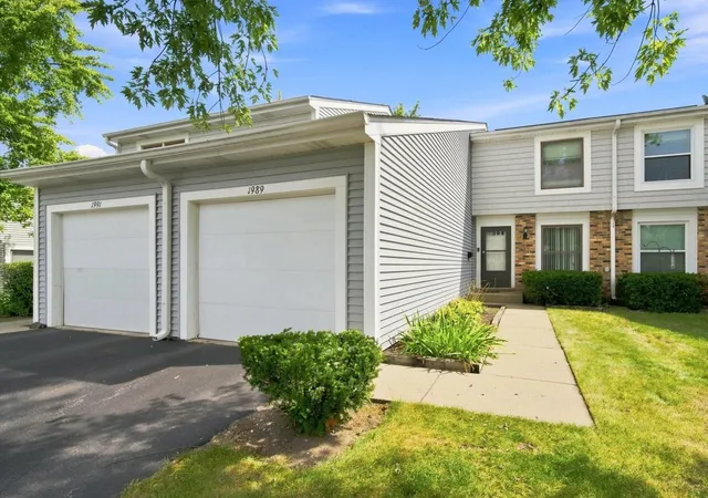 Photo 2 of Townhouse for sale at 1989 Georgetown Ln, Hoffman Estates, IL 60169 | MLS# 12755357 | Listing updated on 2026-09-16