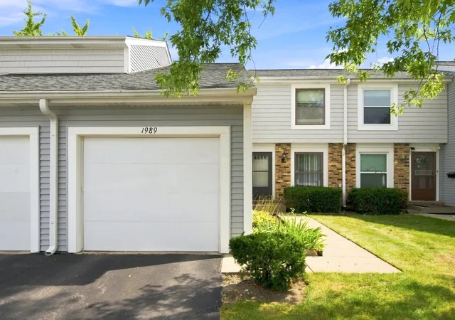 Photo 3 of Townhouse for sale at 1989 Georgetown Ln, Hoffman Estates, IL 60169 | MLS# 12755357 | Listing updated on 2026-09-16