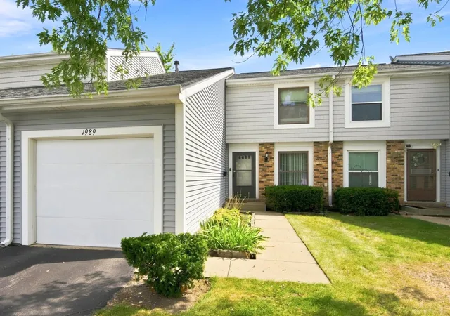 Photo 4 of Townhouse for sale at 1989 Georgetown Ln, Hoffman Estates, IL 60169 | MLS# 12755357 | Listing updated on 2026-09-16