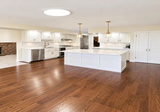 Photo 4 of Single family home for sale at 725 N Birchwood Rd, Frankfort, IL 60423 | MLS# 12755396 | Listing updated on 2026-09-17