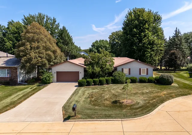 Photo 2 of Single family home for sale at 830 Oriole Ct, Geneseo, IL 61254 | MLS# 12755407 | Listing updated on 2026-09-17