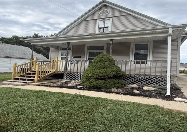 Photo 2 of Single family home for sale at 603 W Oakland Ave, Bloomington, IL 61701 | MLS# 12755414 | Listing updated on 2026-10-05