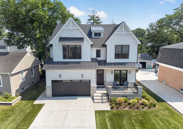 Photo 2 of Single family home for sale at 213 S Berkley Ave, Elmhurst, IL 60126 | MLS# 12755449 | Listing updated on 2026-09-17