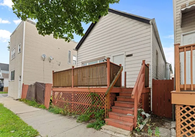 Single family home for sale at 4607 S Wallace St, Chicago, IL 60609 | MLS# 12755454