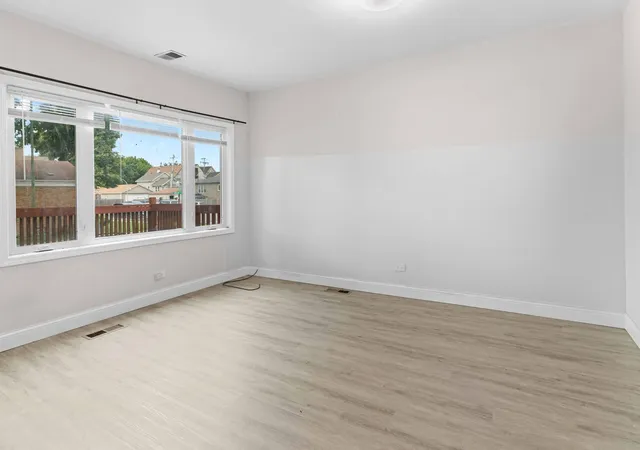 Photo 3 of Single family home for sale at 4607 S Wallace St, Chicago, IL 60609 | MLS# 12755454 | Listing updated on 2026-09-15