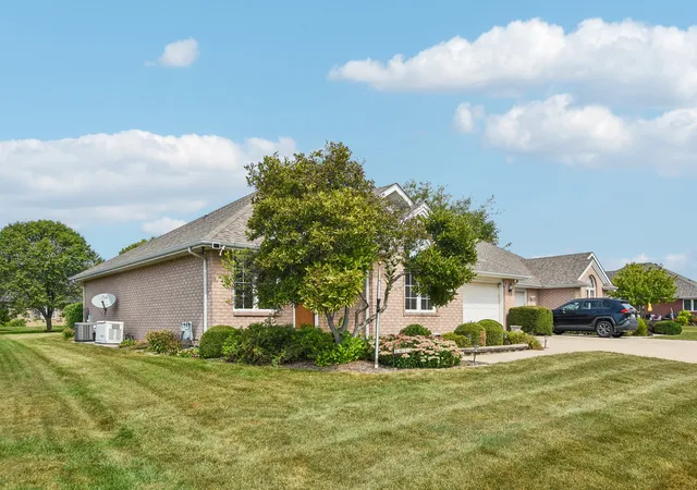 Listing Photo 5 - Condo for sale in building located at 1612 Dupont Ave, Morris, IL 60450