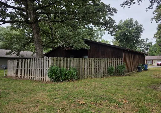 Photo 2 of Single family home for sale at 420 N 9th Street, Benton, IL 62812 | MLS# 12755460 | Listing updated on 2026-09-12