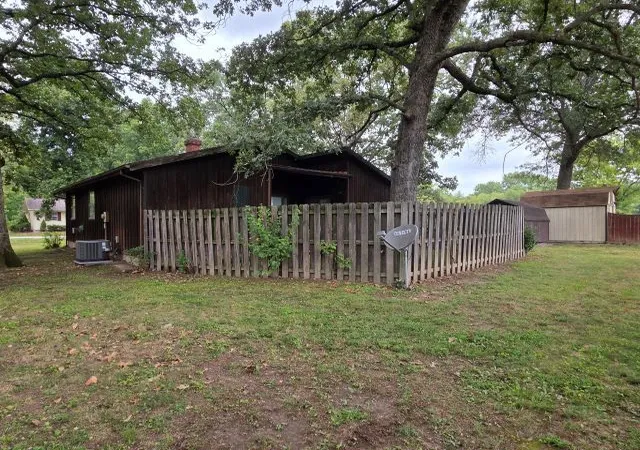 Photo 3 of Single family home for sale at 420 N 9th Street, Benton, IL 62812 | MLS# 12755460 | Listing updated on 2026-09-12