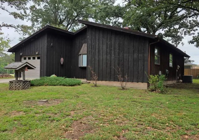 Photo 4 of Single family home for sale at 420 N 9th Street, Benton, IL 62812 | MLS# 12755460 | Listing updated on 2026-09-12