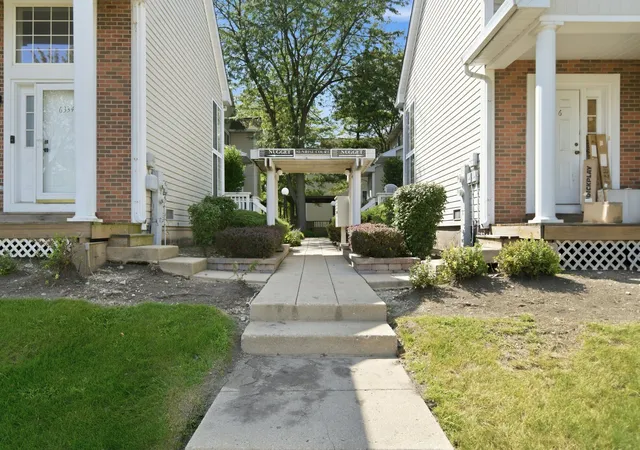 Listing Photo 4 - Condo for sale in building located at 6374 Nugget Cir, Hanover Park, IL 60133