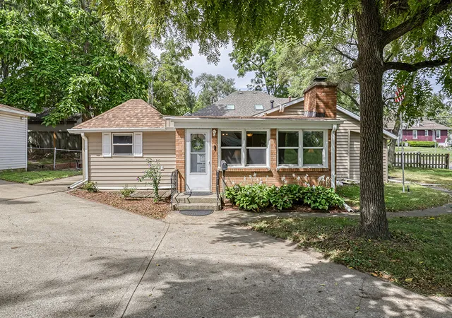 Photo 1 of Single family home for sale at 421 Thornton St, Lockport, IL 60441 | MLS# 12755475 | Listing updated on 2026-10-20