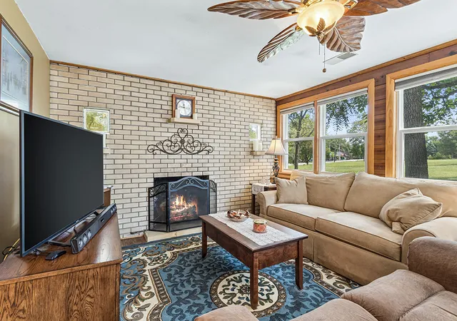 Photo 2 of Single family home for sale at 421 Thornton St, Lockport, IL 60441 | MLS# 12755475 | Listing updated on 2026-10-20