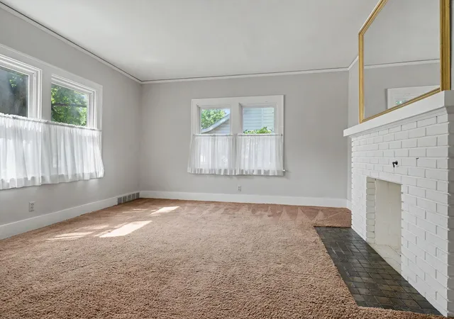 Photo 4 of Single family home for sale at 1604 E Jackson St, Bloomington, IL 61701 | MLS# 12755482 | Listing updated on 2026-09-16