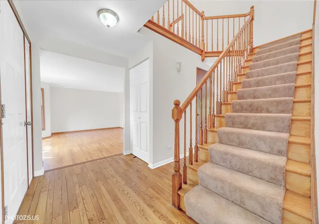 Photo 3 of Single family home for sale at 970 Ponderosa Ln, Hoffman Estates, IL 60010 | MLS# 12755484 | Listing updated on 2026-10-06