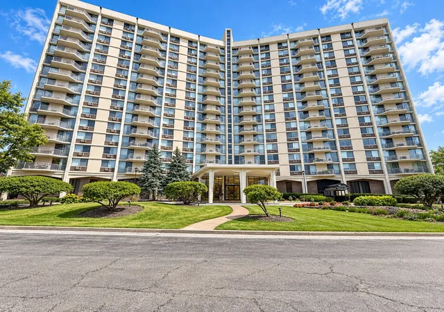 Photo 2 of Condo for sale at 40 N Tower Rd #12E, Oak Brook, IL 60523 | MLS# 12755494 | Listing updated on 2026-09-21