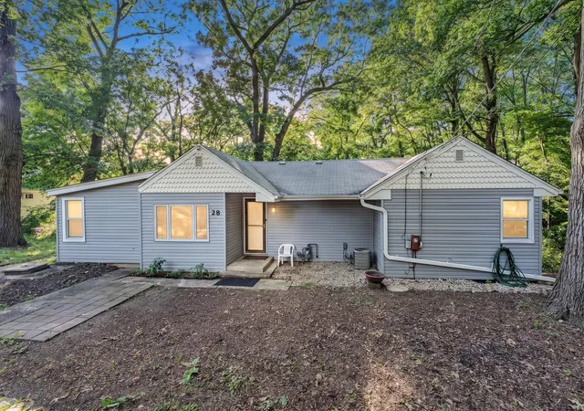 Photo 1 of Single family home for sale at 28 Glen Ave, Fox Lake, IL 60020 | MLS# 12755508 | Listing updated on 2026-10-05