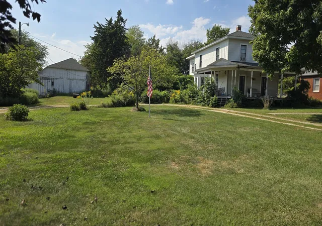 Photo 2 of Single family home for sale at 803 S State St, Geneseo, IL 61254 | MLS# 12755517 | Listing updated on 2026-10-05