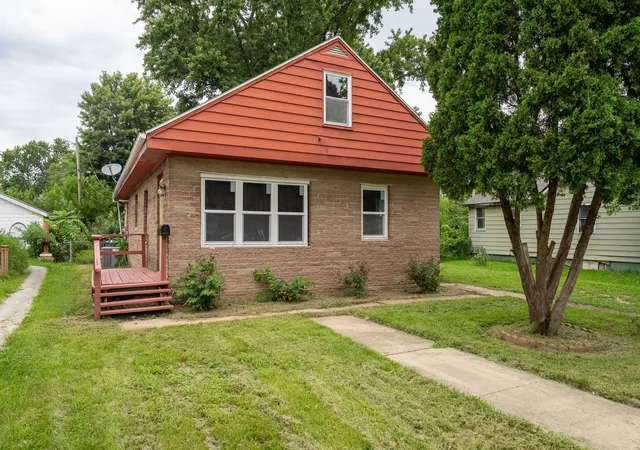 Photo 1 of Single family home for sale at 823 E Prairie St, Pontiac, IL 61764 | MLS# 12755520 | Listing updated on 2026-10-05