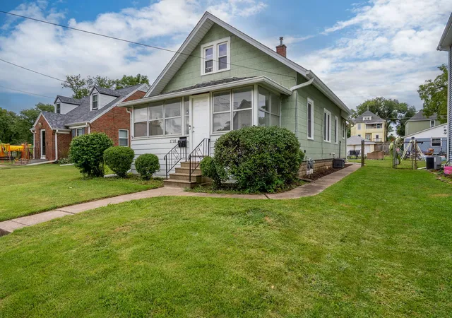 Photo 2 of Single family home for sale at 1718 13th Avenue, Moline, IL 61265 | MLS# 12755530 | Listing updated on 2026-09-12